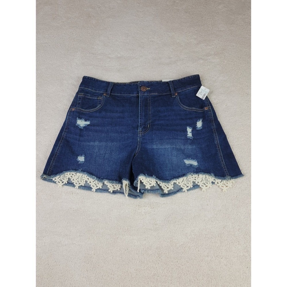 NWT Maurices M Jeans High Rise Distressed Denim Shorts Crochet Lace Trim Size 12 - Picture 2 of 11